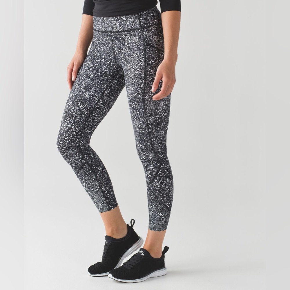 Lululemon Tight Stuff Tight Splatter White Black - Size 2